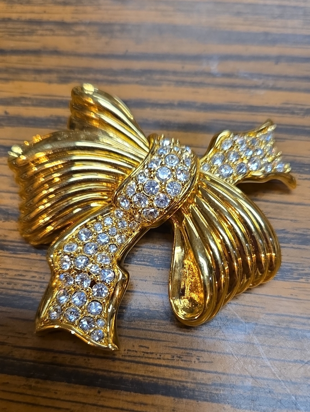 SWAROVSKI CRYSTAL Gold Bow Brooch - Elegant Women's Jewelry